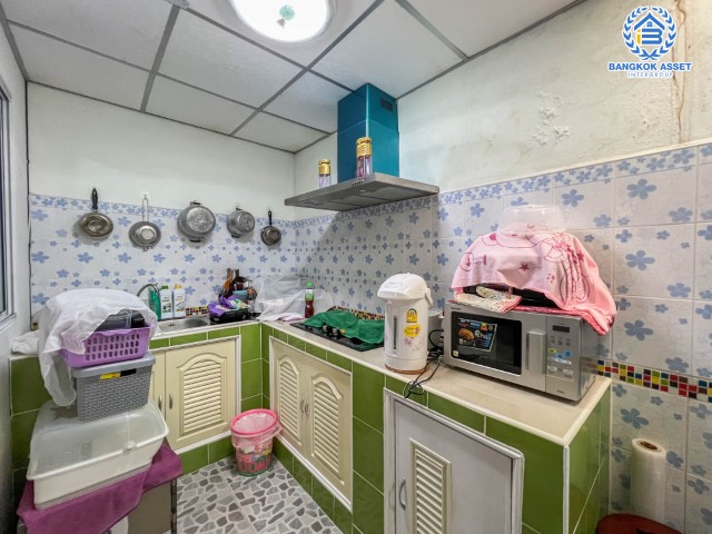 *****ทาวน์เฮ้าส์มือสองย่านนนทบุรี ม.พฤกษาวิลล์33 ปิ่นเกล้า-วงแหวน2 บนเนื้อที่ 19.5 ตร.ว. ฟังก์ชัน 3 ห้องนอน 2 ห้องน้ำ 1 ที่จอดรถ บ้านพร้อมอยู่ ต่อเติมครัว และโรงรถ ทำเลดีเดินทางได้หลายเส้นทาง ใกล้รถไฟฟ้าสายสีม่วง "สถานีตลาดบางใหญ่" และทางด่วน "ศรีรัช"